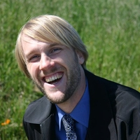 Dusty Hoesly headshot with grass in background